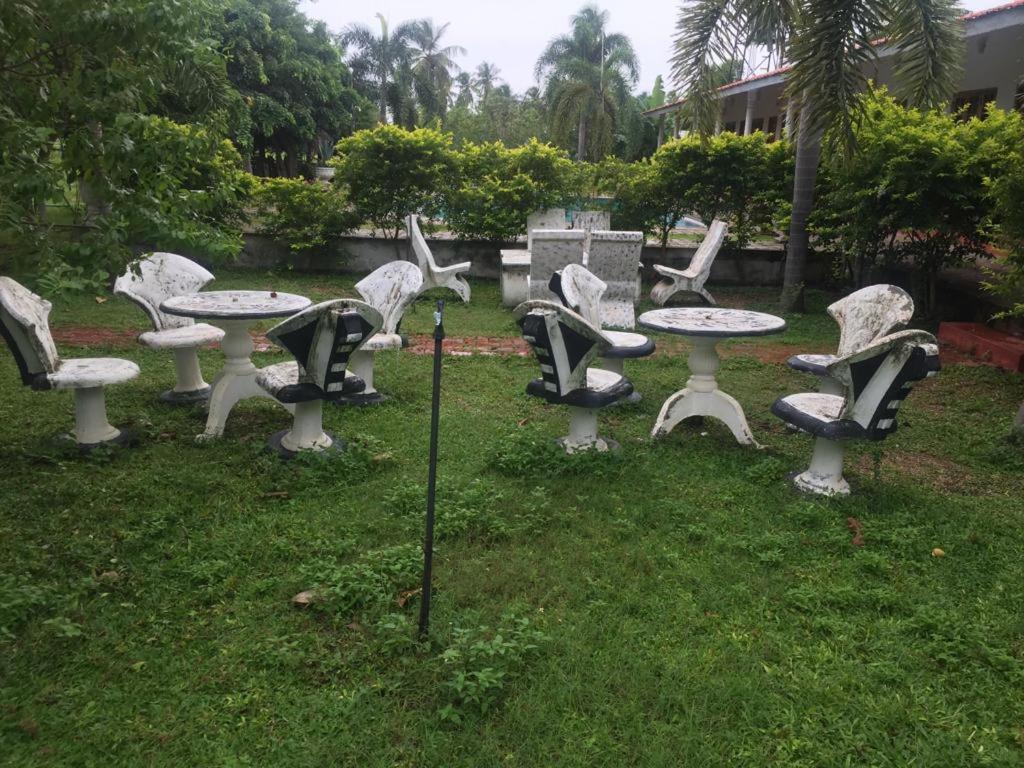 Shan Guest And Restaurant Nilaveli Esterno foto