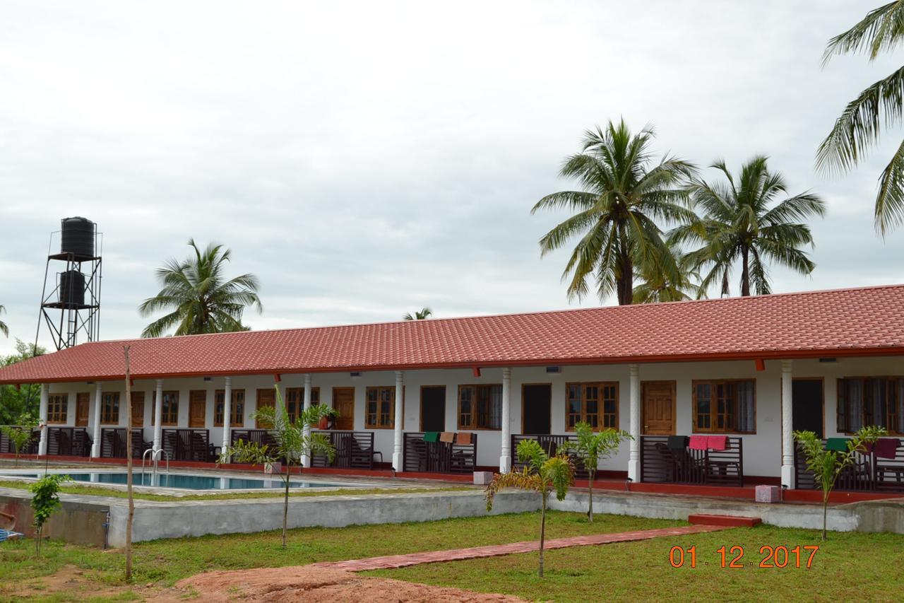 Shan Guest And Restaurant Nilaveli Esterno foto