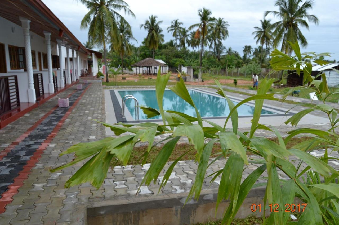 Shan Guest And Restaurant Nilaveli Esterno foto