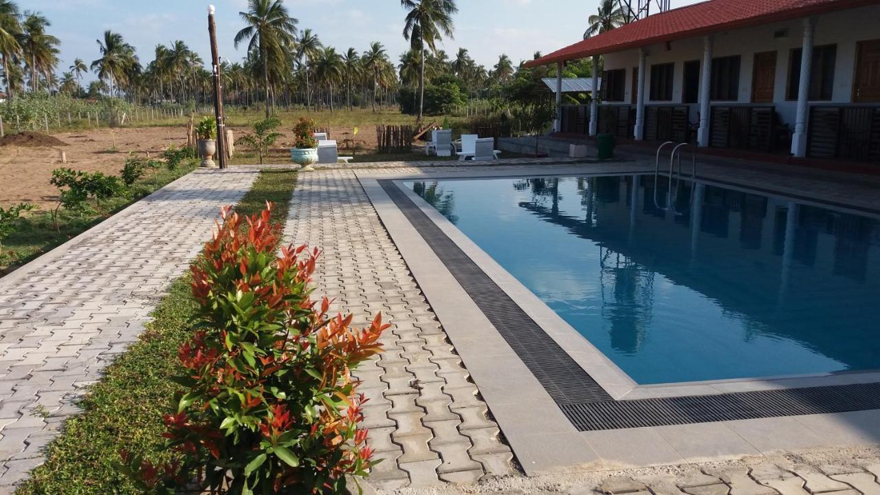 Shan Guest And Restaurant Nilaveli Esterno foto