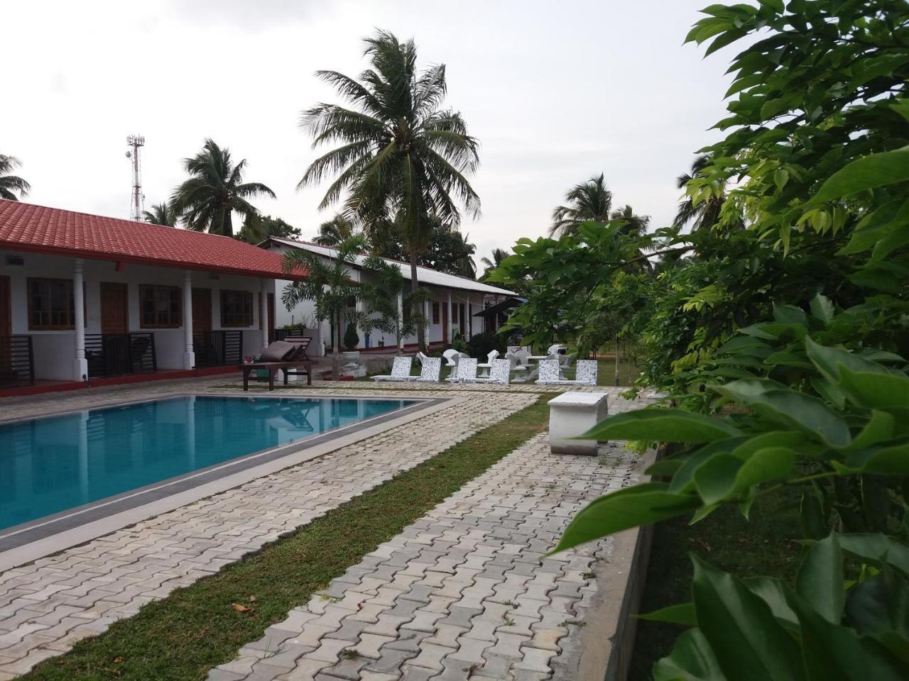 Shan Guest And Restaurant Nilaveli Esterno foto