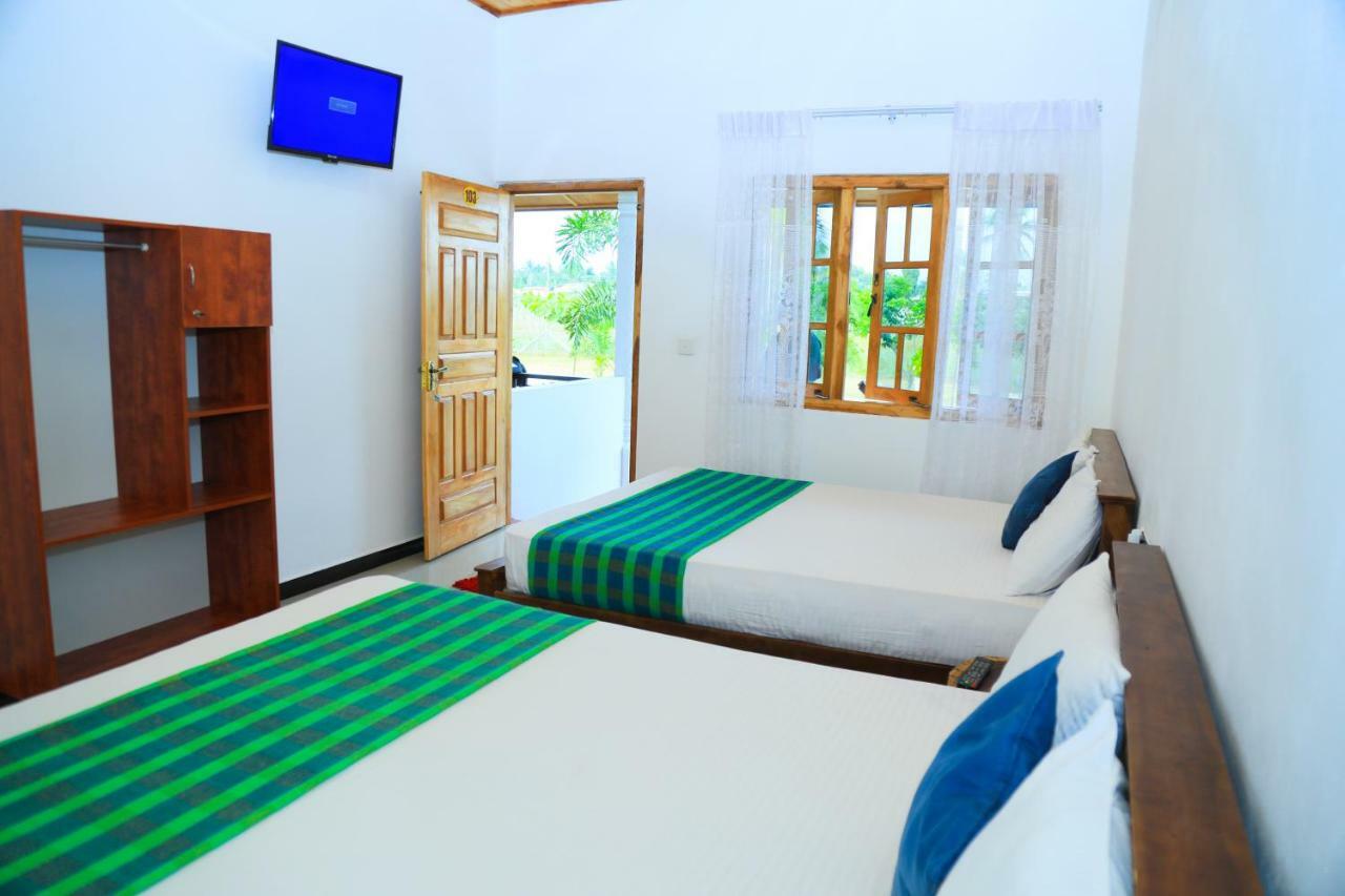Shan Guest And Restaurant Nilaveli Esterno foto