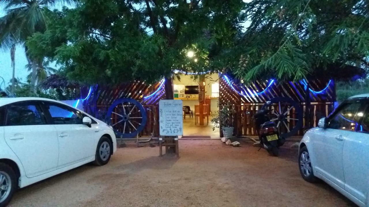 Shan Guest And Restaurant Nilaveli Esterno foto